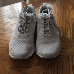 Women’s 8.5 Nike light Gray Sneaker